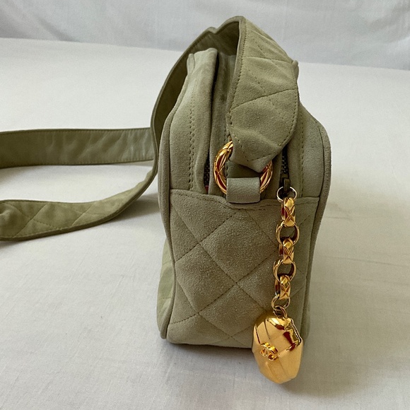 CHANEL Vintage Diamond CC Logo Suede Camera Bag Sage Green - Picture 5 of 14